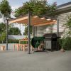 10' x 10' Aluminum Patio Pergola with Retractable Pergola Canopy, Backyard Shade Shelter for Porch, Outdoor Party, Garden, Grill Gazebo, Khaki - khaki